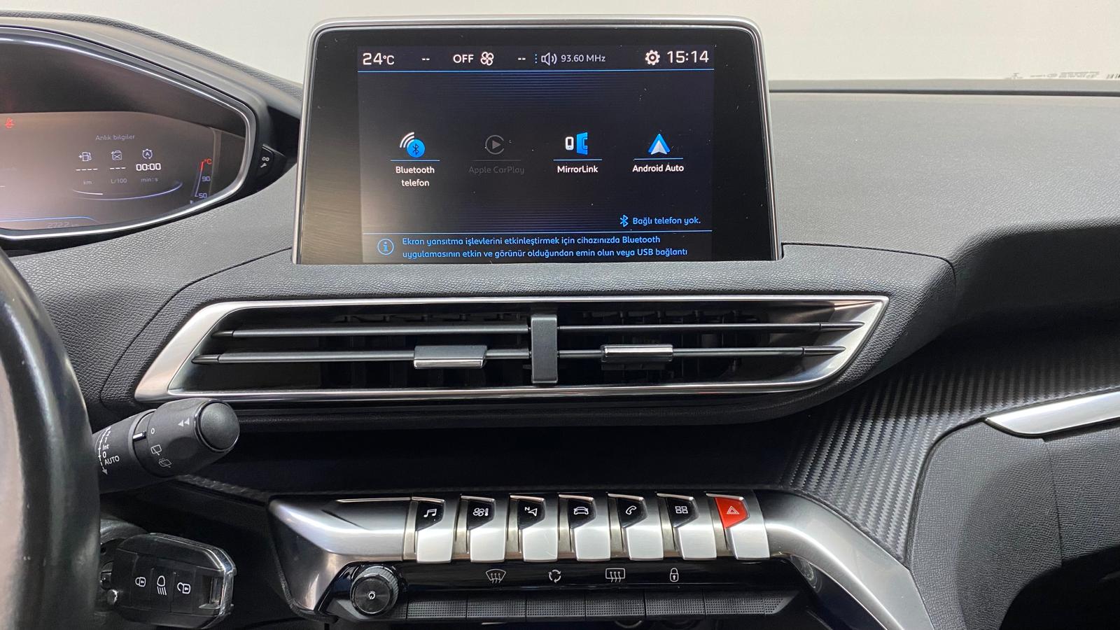 PEUGEOT 3008 9